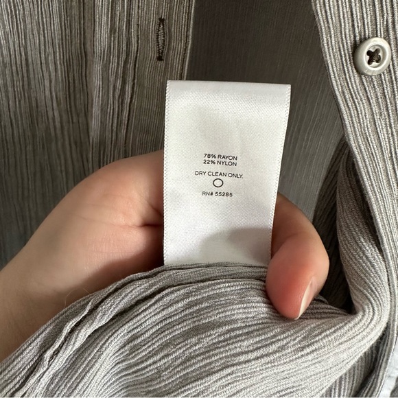 PREOWNED EXPRESS GREY GAUZY MATERIAL BUTTON DOWN SHIRT WOMENS XS - Picture 3 of 5